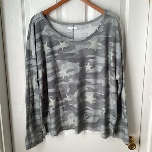 MAURICES: light green, gray camo pull over top 1X